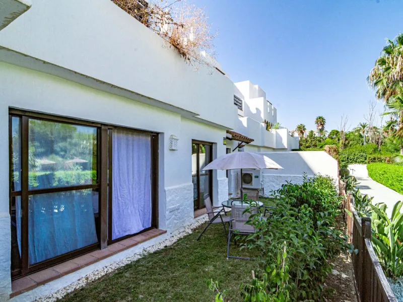 Apartment - Ground Floor Apartment в продаже в Estepona, Málaga. В доме 2 спален и 2 ванных комнат. Площадь дома 97 м². Площадь участка 66 м²