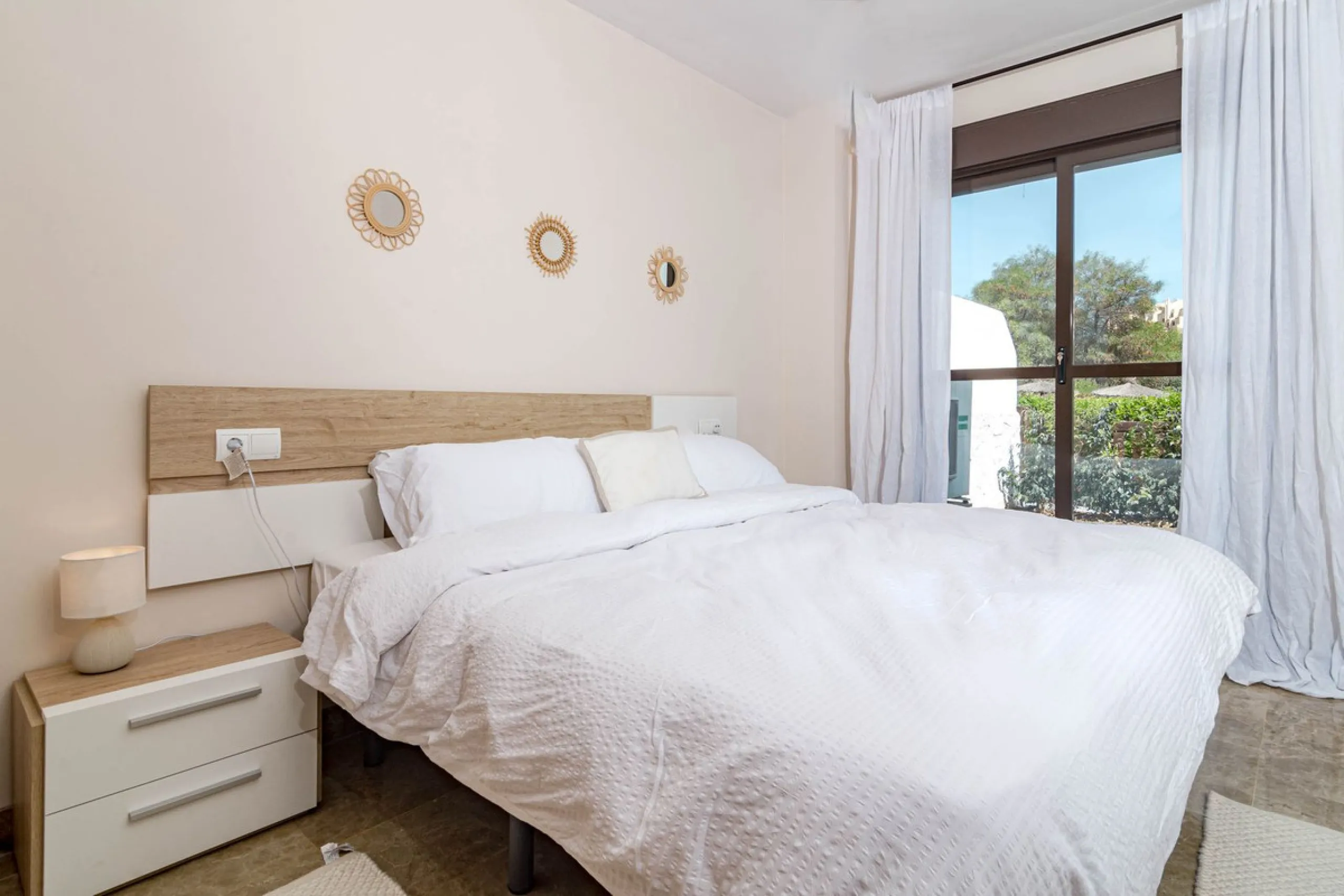 Apartment - Ground Floor Apartment в продаже в Estepona, Málaga. В доме 2 спален и 2 ванных комнат. Площадь дома 97 м². Площадь участка 66 м²