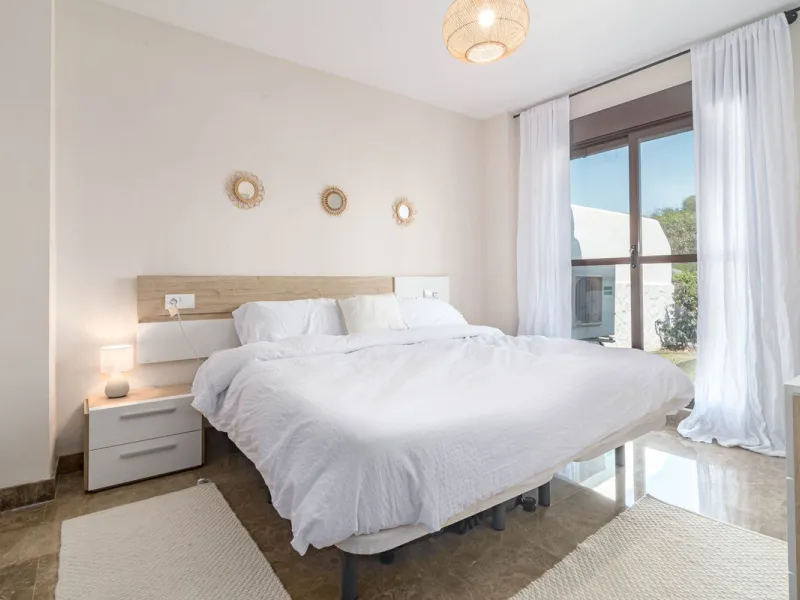Apartment - Ground Floor Apartment в продаже в Estepona, Málaga. В доме 2 спален и 2 ванных комнат. Площадь дома 97 м². Площадь участка 66 м²