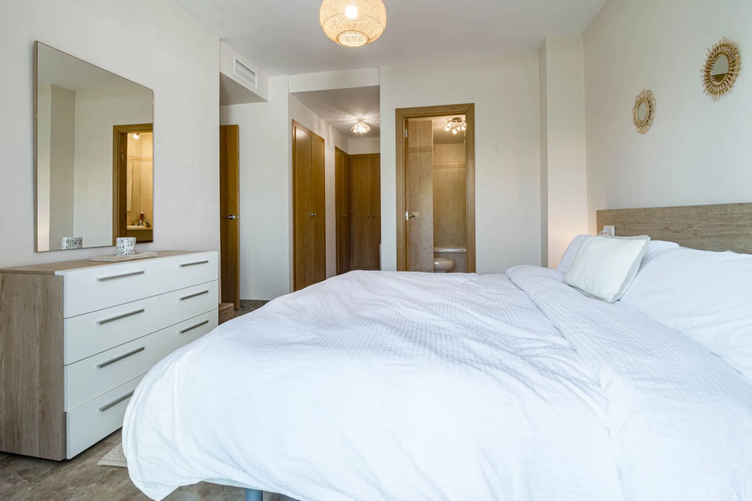 Apartment - Ground Floor Apartment в продаже в Estepona, Málaga. В доме 2 спален и 2 ванных комнат. Площадь дома 97 м². Площадь участка 66 м²