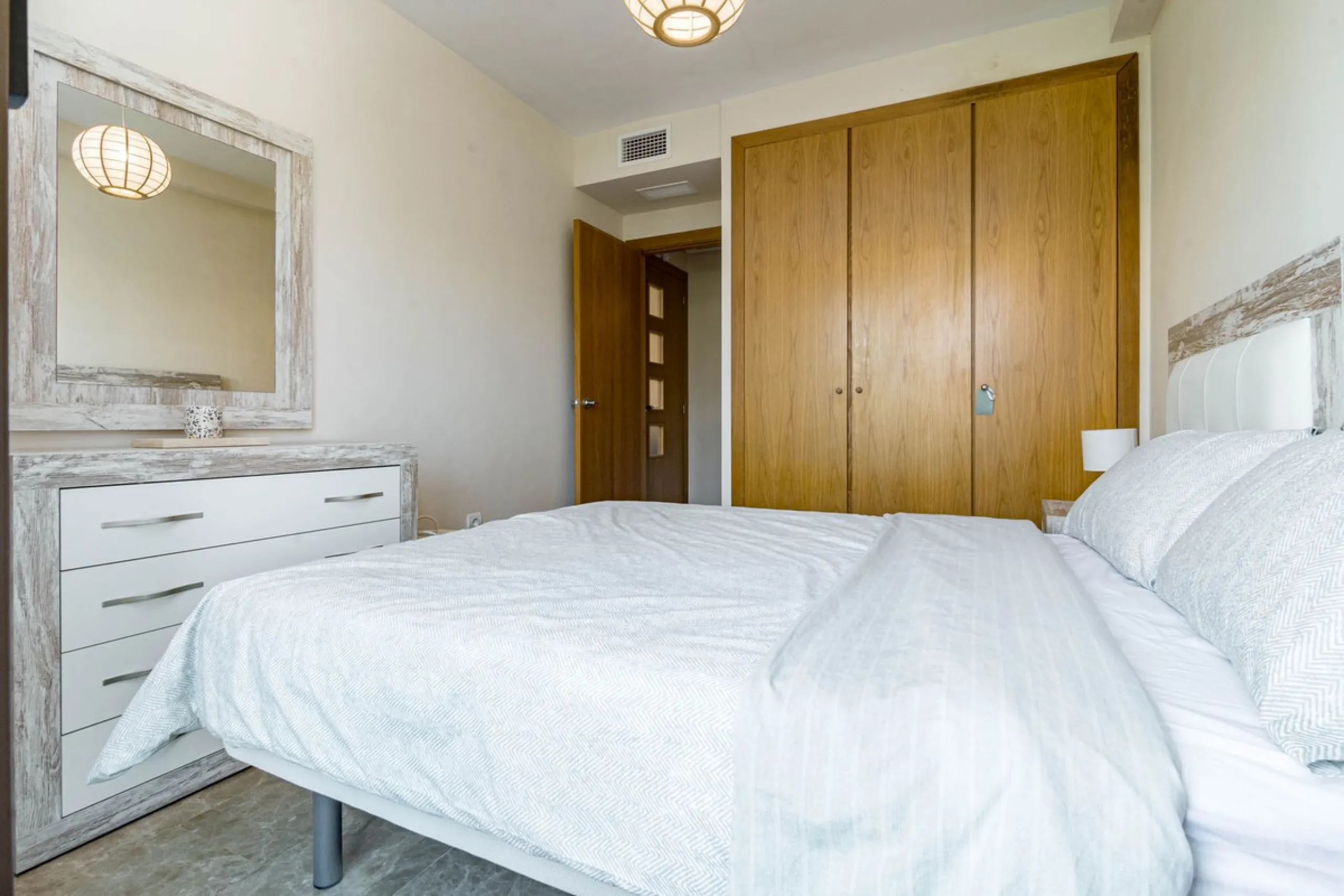 Apartment - Ground Floor Apartment в продаже в Estepona, Málaga. В доме 2 спален и 2 ванных комнат. Площадь дома 97 м². Площадь участка 66 м²