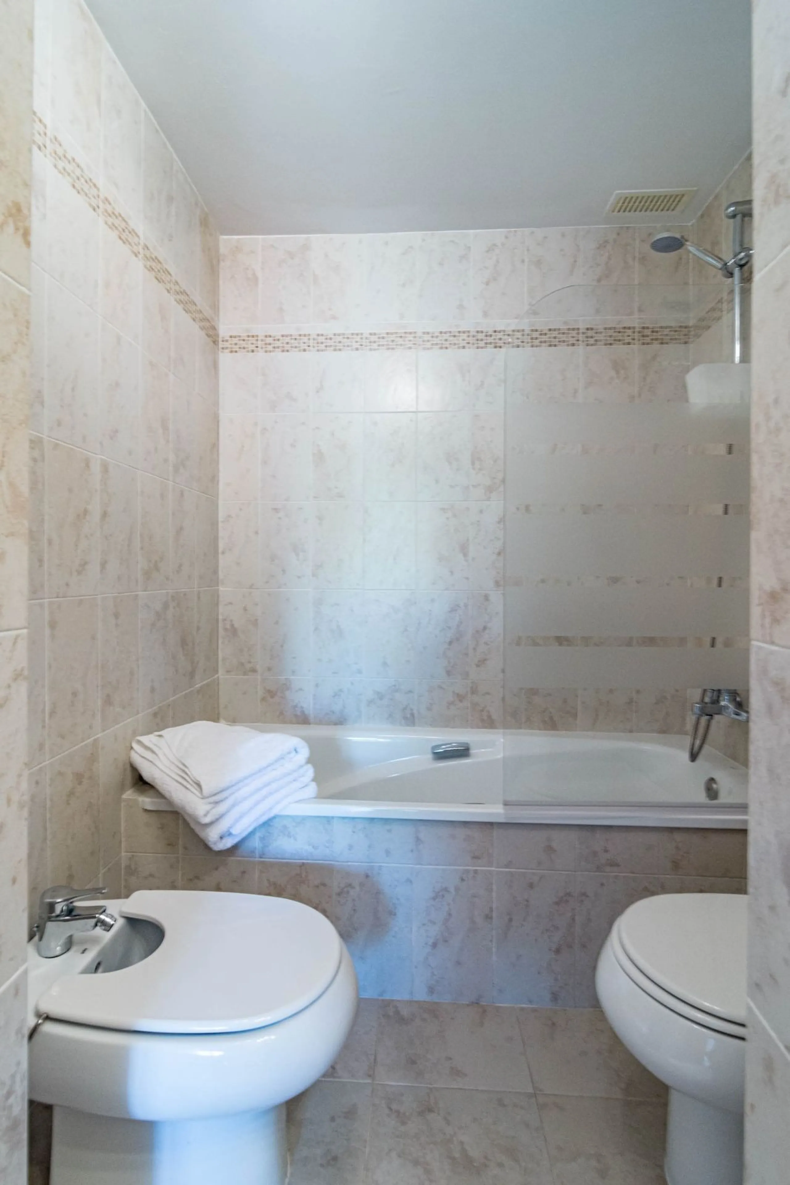 Apartment - Ground Floor Apartment в продаже в Estepona, Málaga. В доме 2 спален и 2 ванных комнат. Площадь дома 97 м². Площадь участка 66 м²