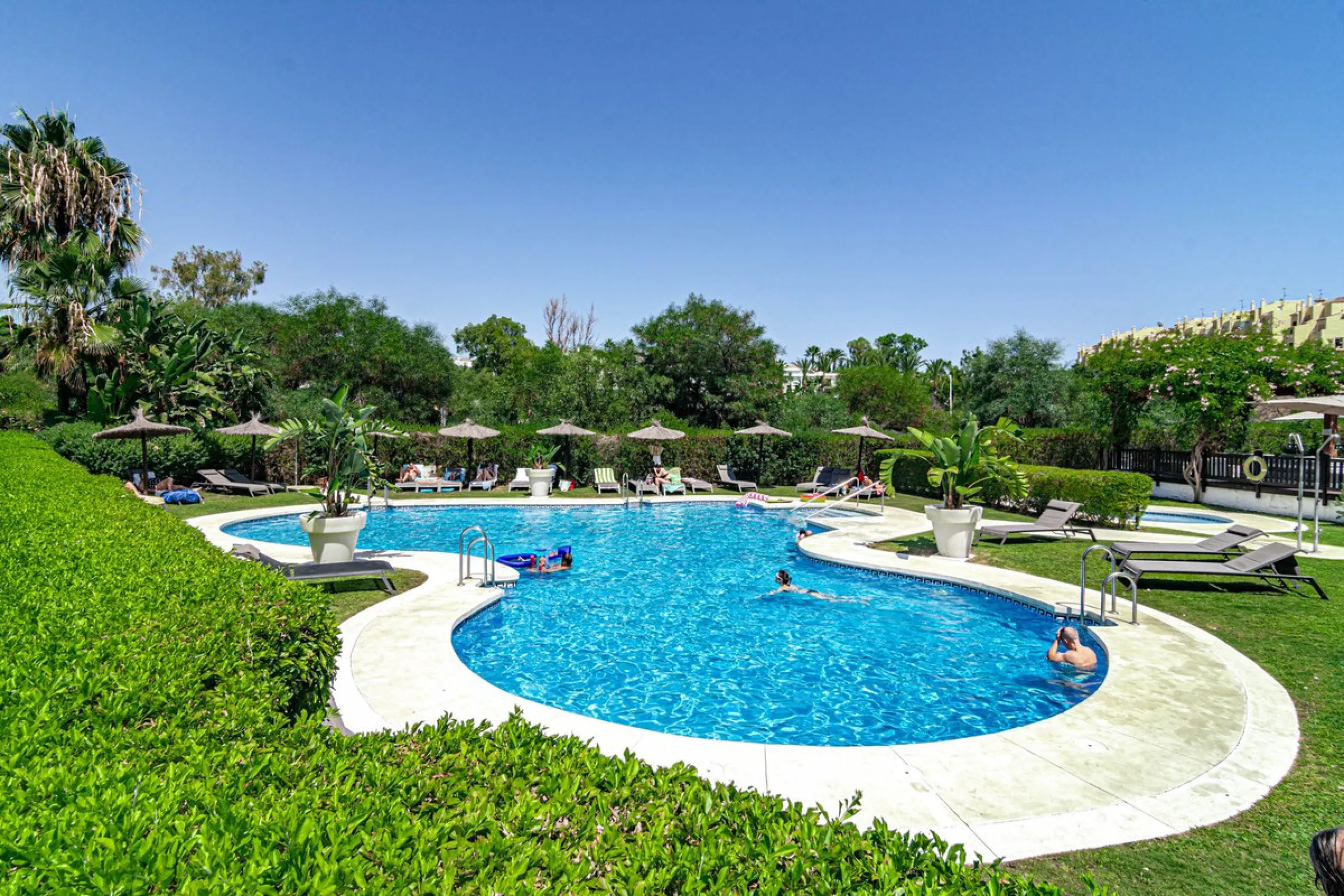 Apartment - Ground Floor Apartment в продаже в Estepona, Málaga. В доме 2 спален и 2 ванных комнат. Площадь дома 97 м². Площадь участка 66 м²