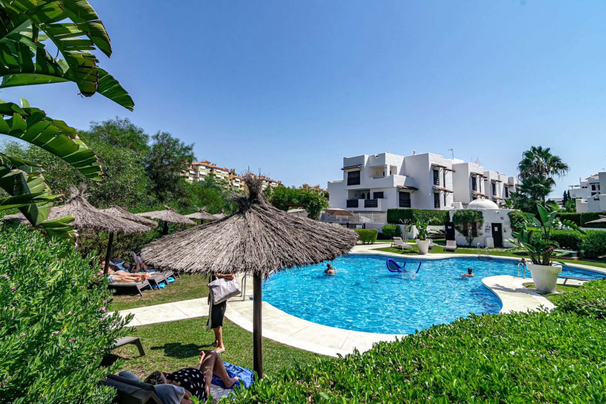 Apartment - Ground Floor Apartment в продаже в Estepona, Málaga. В доме 2 спален и 2 ванных комнат. Площадь дома 97 м². Площадь участка 66 м²