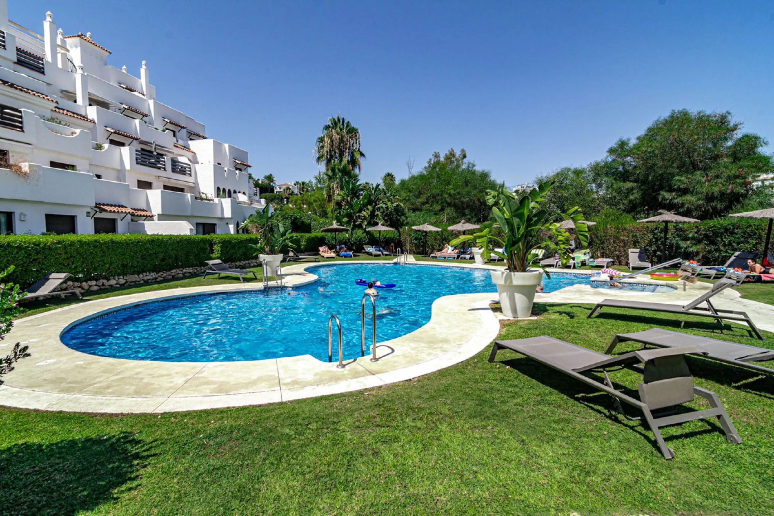 Apartment - Ground Floor Apartment в продаже в Estepona, Málaga. В доме 2 спален и 2 ванных комнат. Площадь дома 97 м². Площадь участка 66 м²