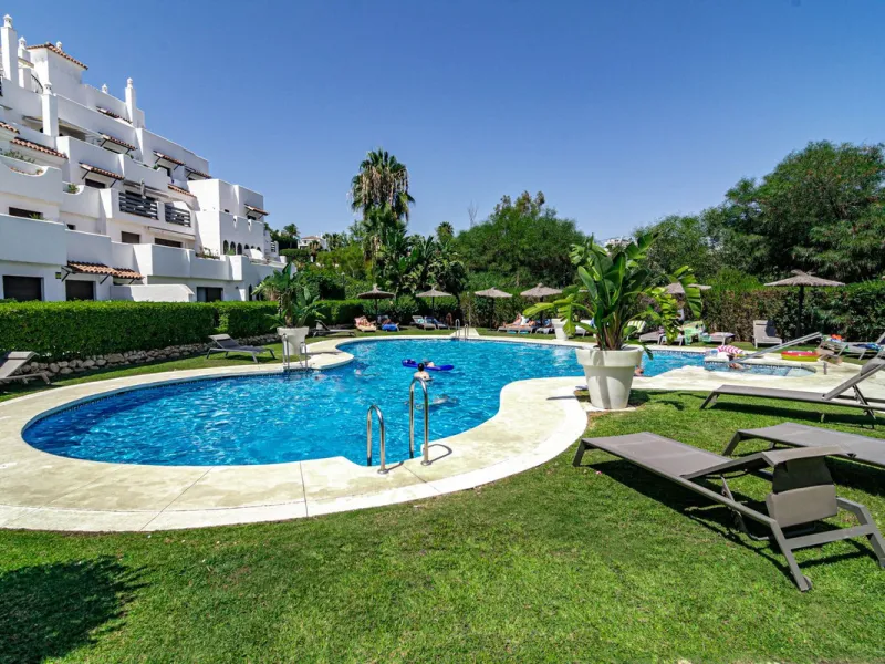 Apartment - Ground Floor Apartment в продаже в Estepona, Málaga. В доме 2 спален и 2 ванных комнат. Площадь дома 97 м². Площадь участка 66 м²
