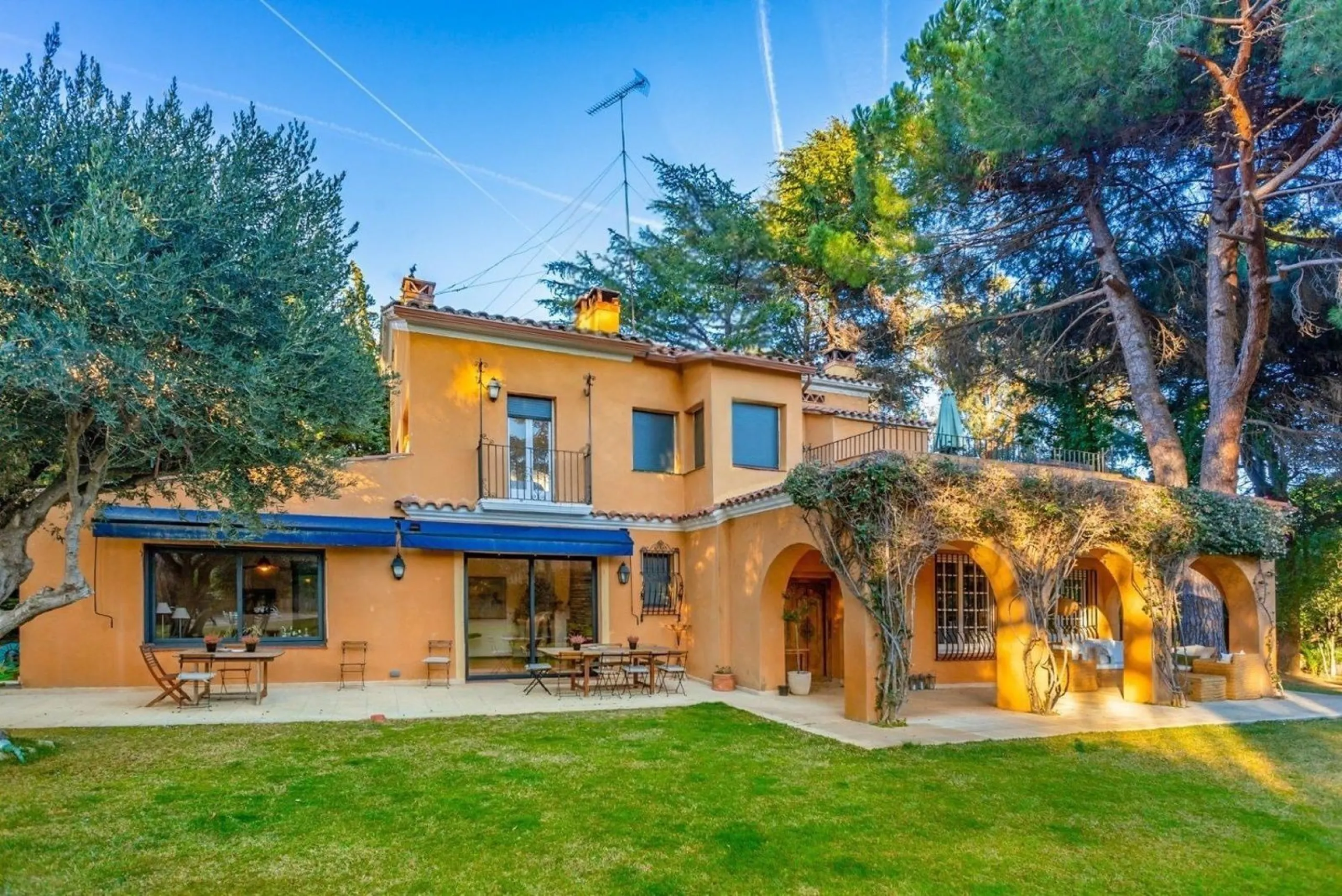 Exclusive Manor-Style Villa with Garden and Pool in the Province of Barcelona.