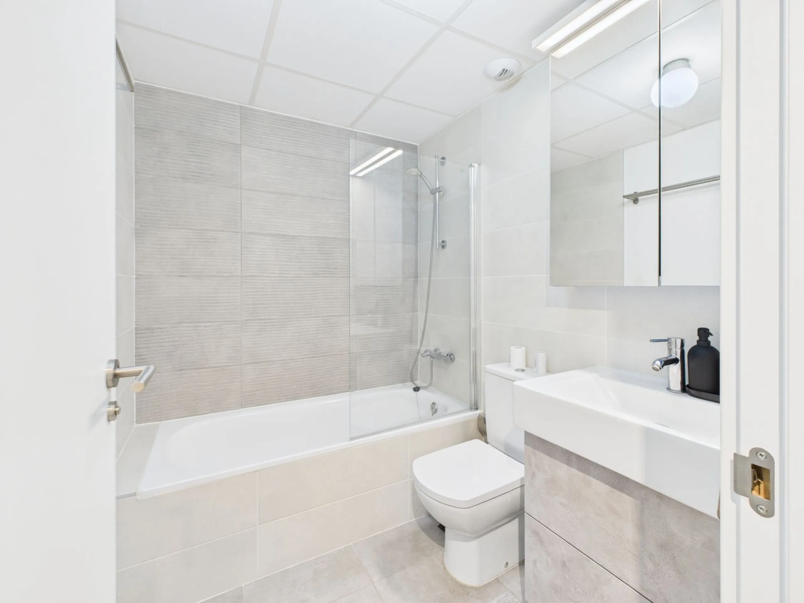 Move-In Ready Apartment in the Heart of Estepona – Fully Furnished