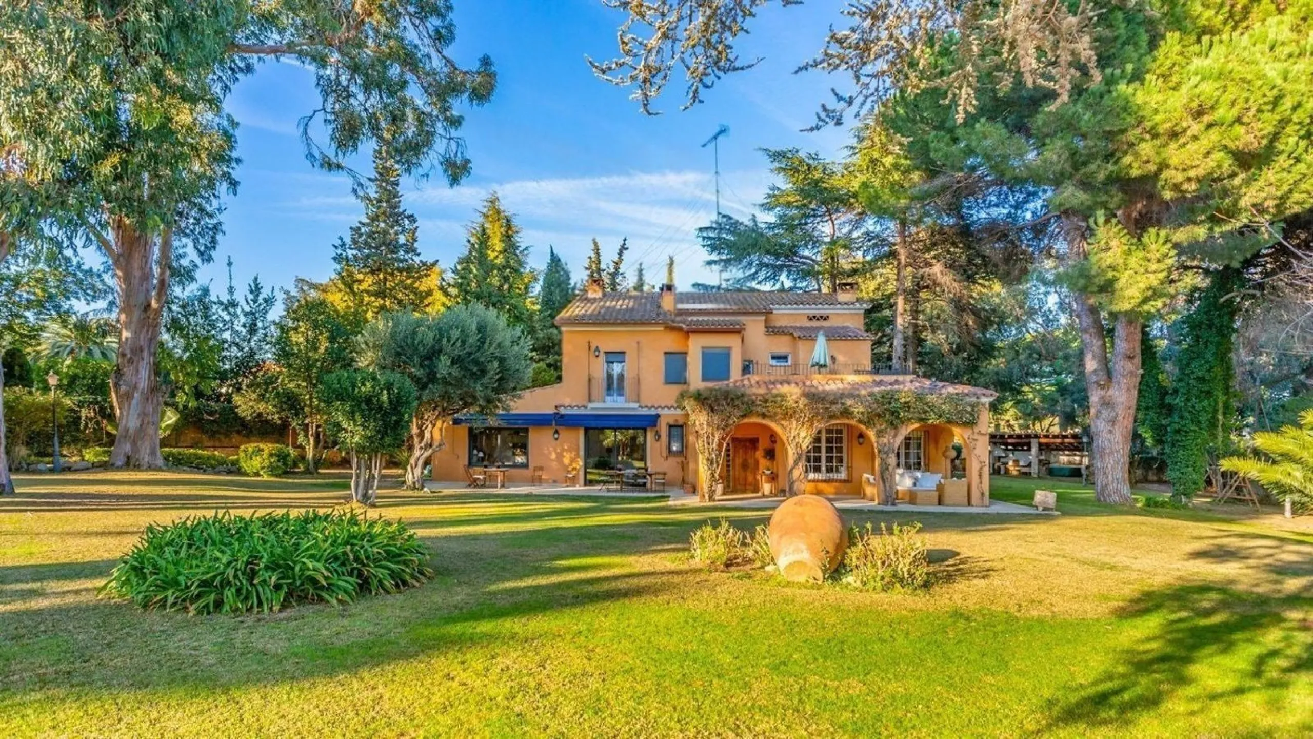 Exclusive Manor-Style Villa with Garden and Pool in the Province of Barcelona.