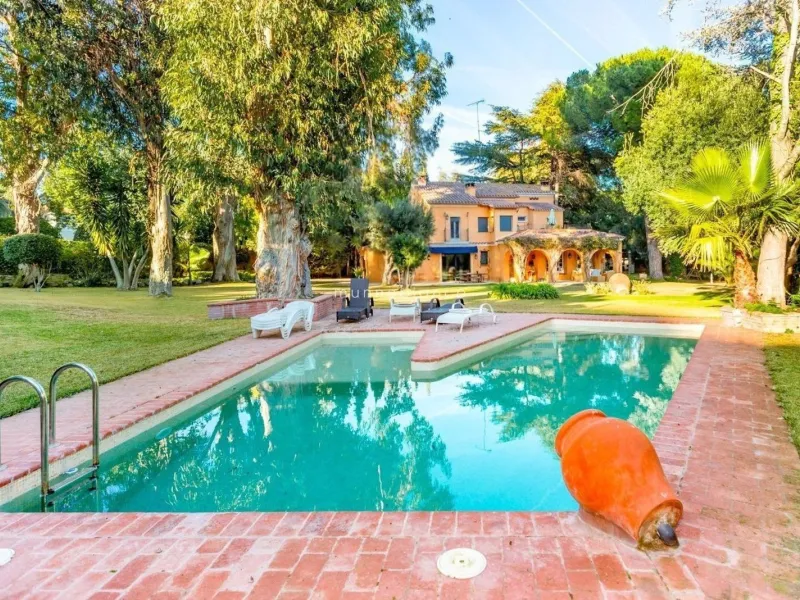 Exclusive Manor-Style Villa with Garden and Pool in the Province of Barcelona.