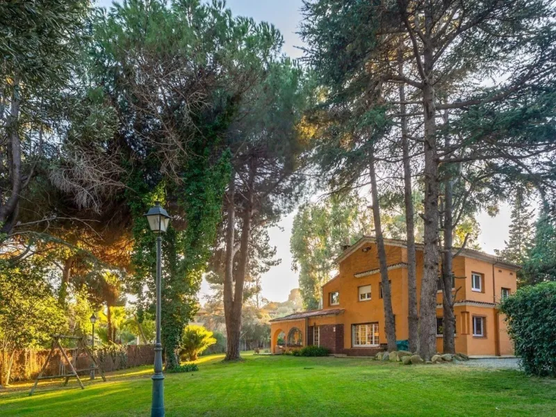 Exclusive Manor-Style Villa with Garden and Pool in the Province of Barcelona.