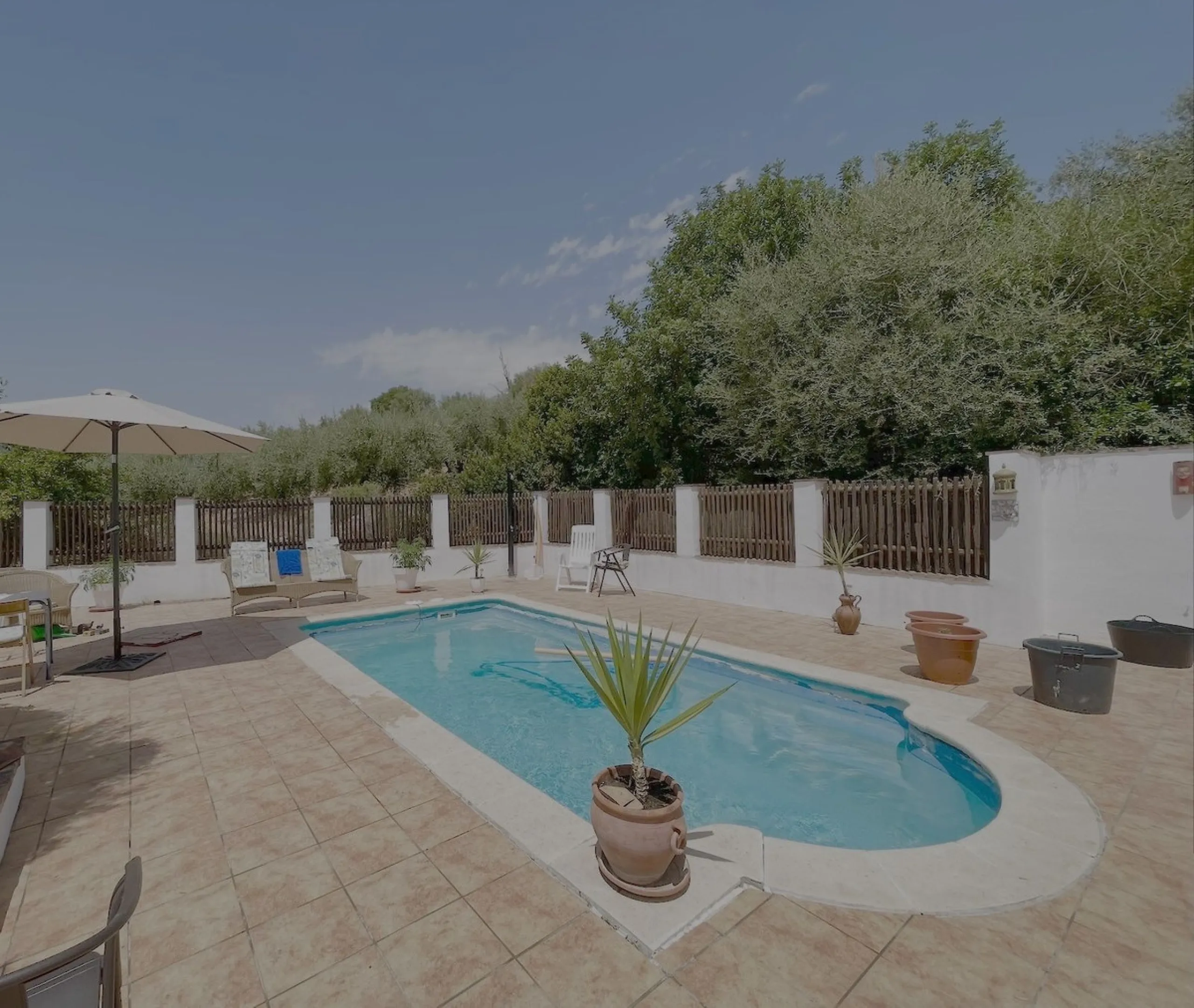 Nestled in the serene countryside of Periana, this beautifully presented detached villa offers the perfect blend of comfort, privacy, and breathtaking scenery. Boasting 3 double bedrooms and 2 bathrooms, this home is ideal for those seeking peaceful count
