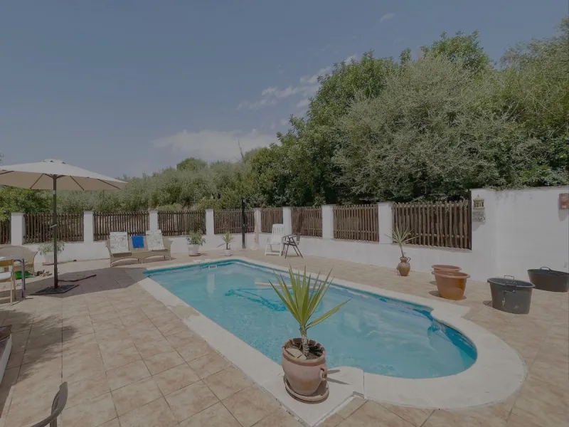 Nestled in the serene countryside of Periana, this beautifully presented detached villa offers the perfect blend of comfort, privacy, and breathtaking scenery. Boasting 3 double bedrooms and 2 bathrooms, this home is ideal for those seeking peaceful count
