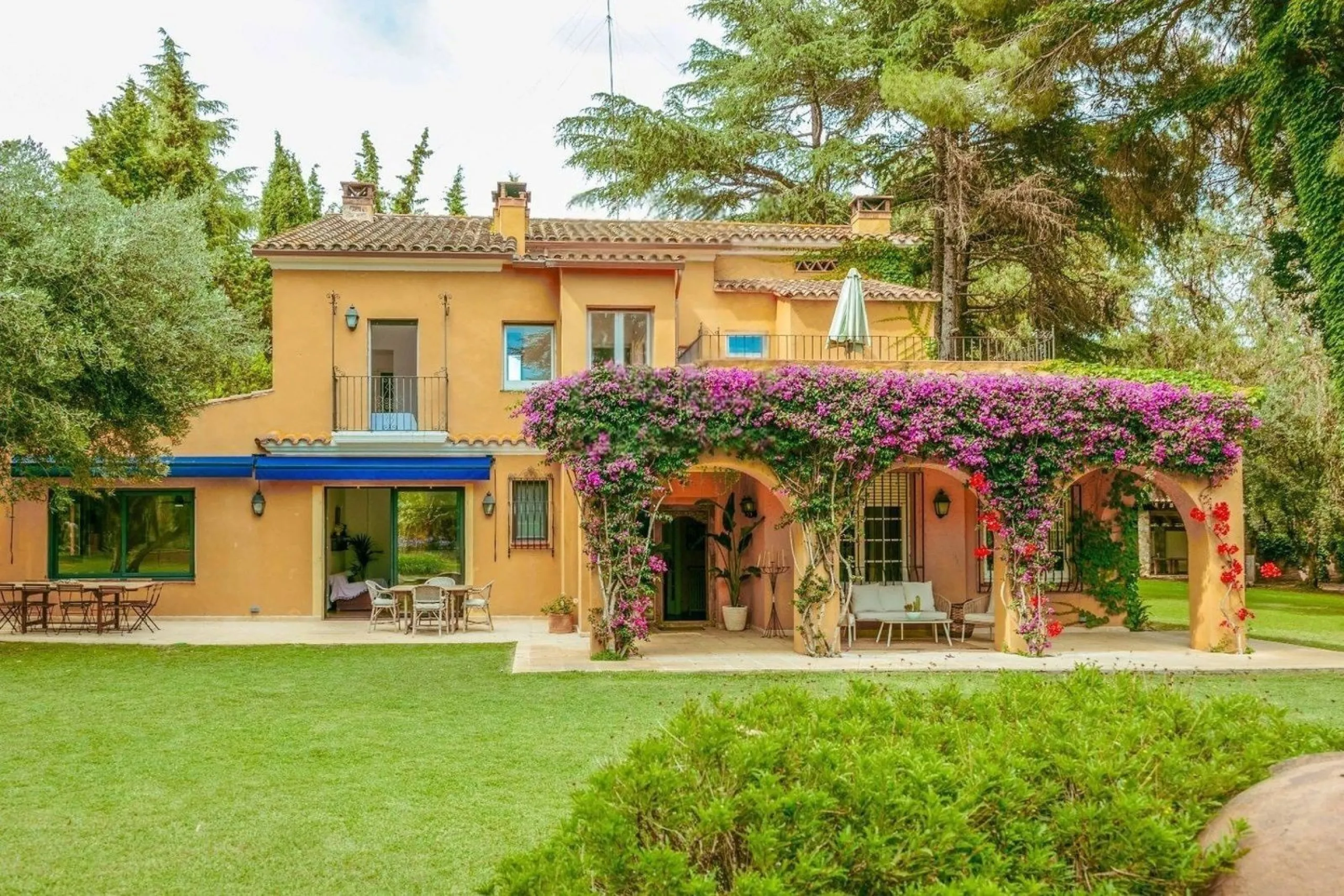 Exclusive Manor-Style Villa with Garden and Pool in the Province of Barcelona.