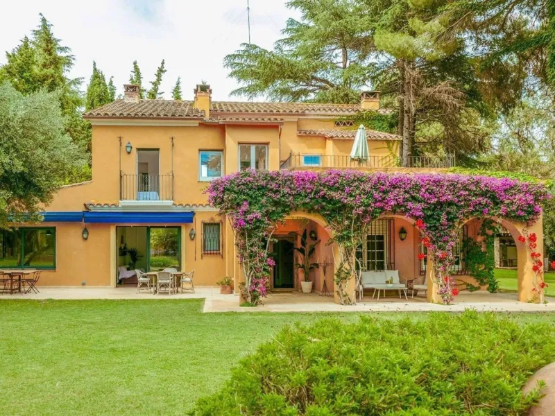 Exclusive Manor-Style Villa with Garden and Pool in the Province of Barcelona.