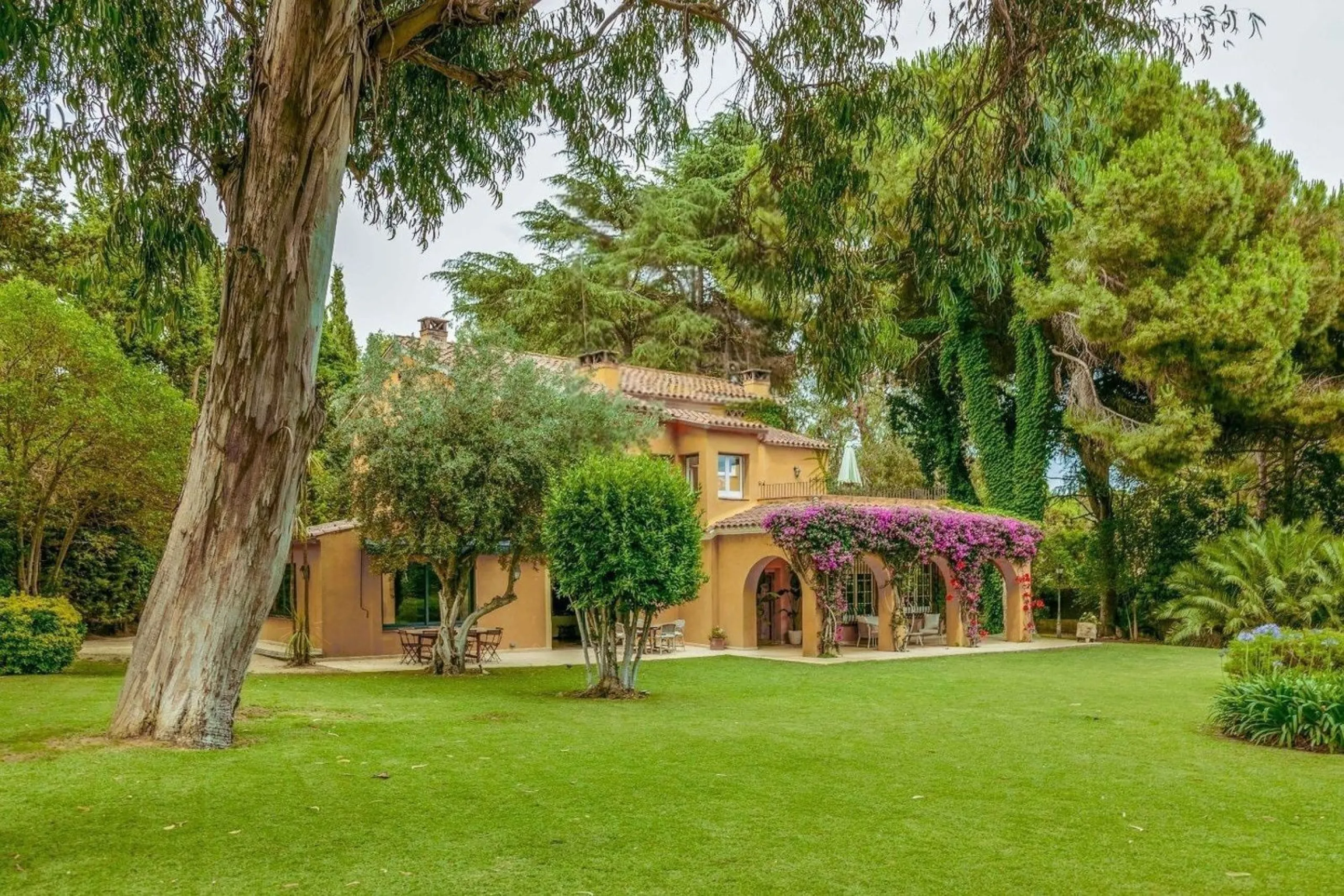 Exclusive Manor-Style Villa with Garden and Pool in the Province of Barcelona.