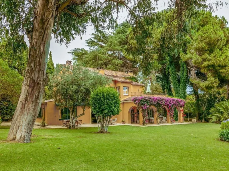 Exclusive Manor-Style Villa with Garden and Pool in the Province of Barcelona.