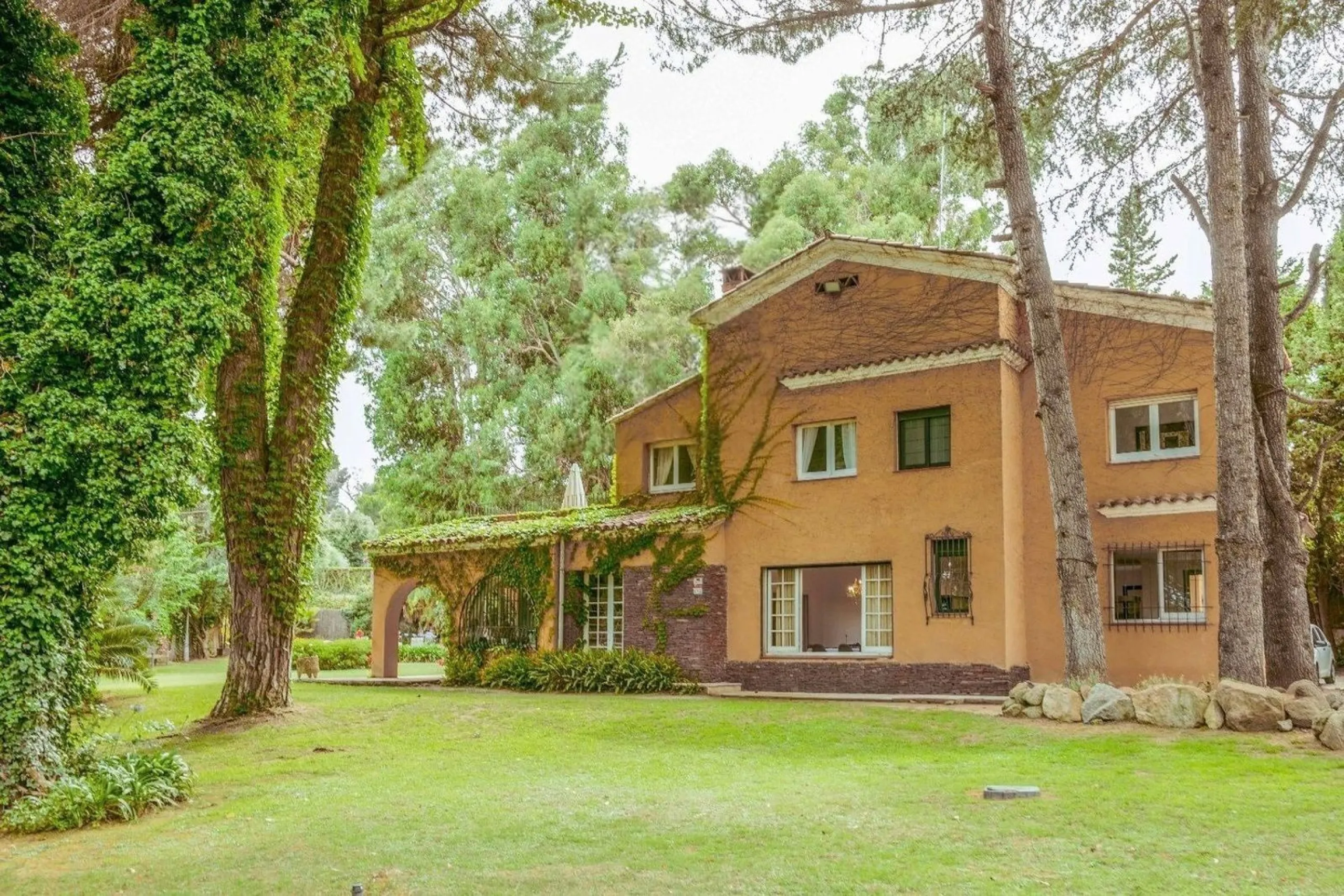 Exclusive Manor-Style Villa with Garden and Pool in the Province of Barcelona.