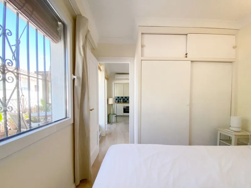 A unique and unrepeatable property, a beautiful one-bedroom penthouse apartment with a large, private, sunny terrace and beautiful unobstructed views over the Old Town.