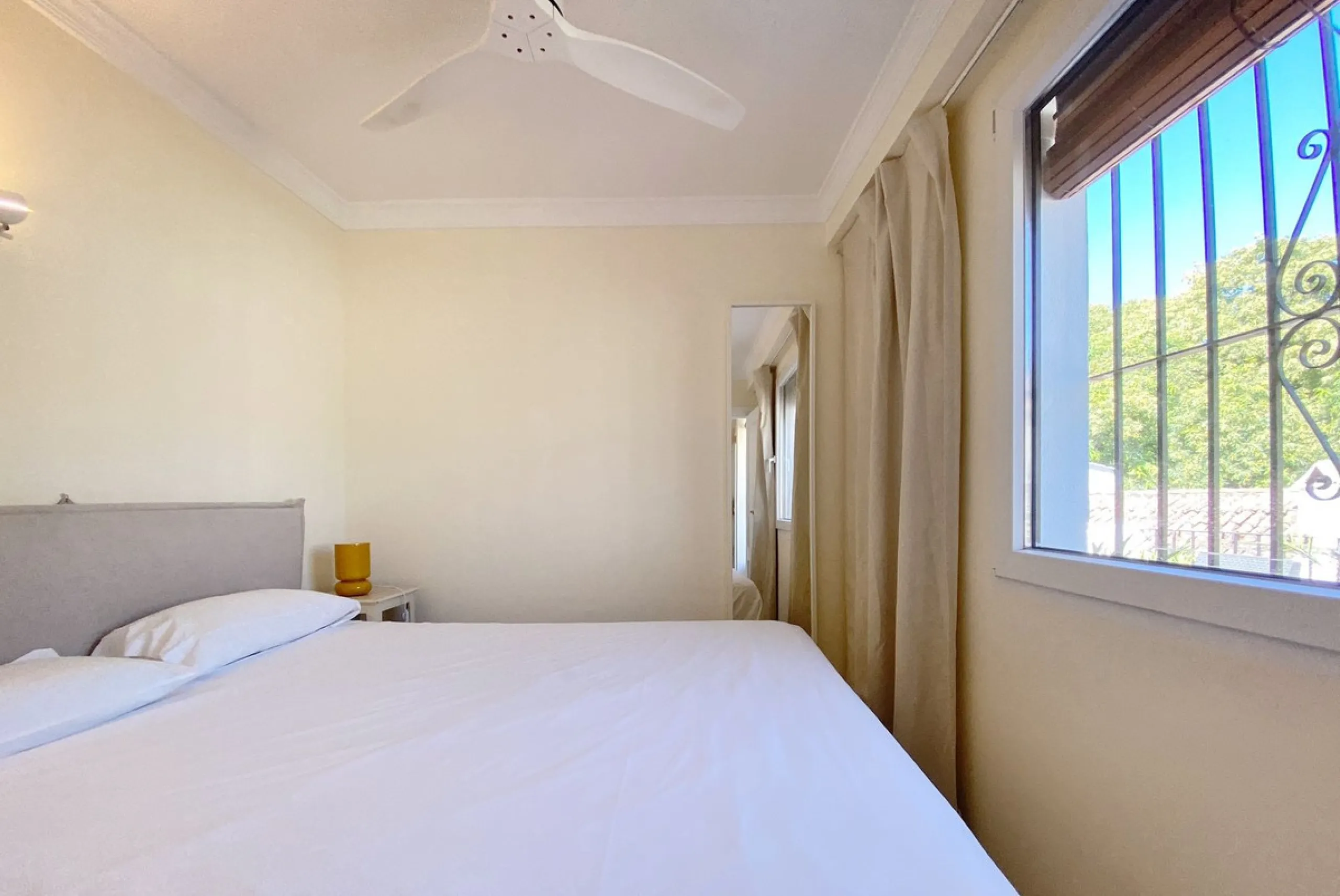 A unique and unrepeatable property, a beautiful one-bedroom penthouse apartment with a large, private, sunny terrace and beautiful unobstructed views over the Old Town.