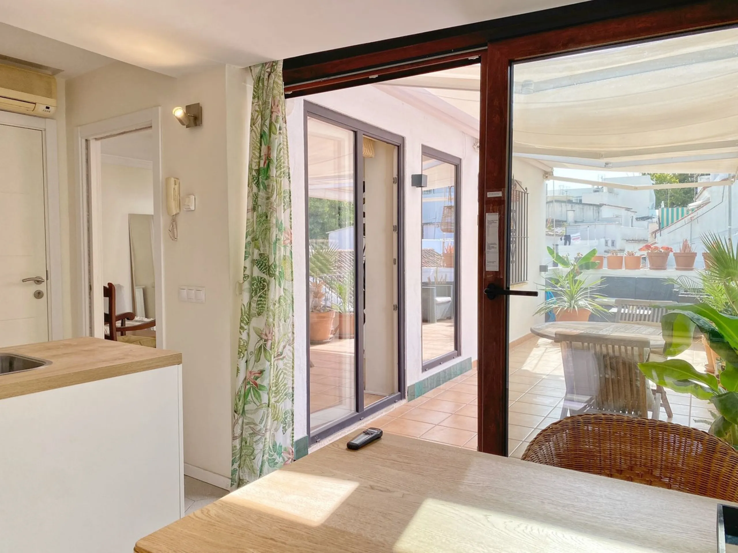 A unique and unrepeatable property, a beautiful one-bedroom penthouse apartment with a large, private, sunny terrace and beautiful unobstructed views over the Old Town.