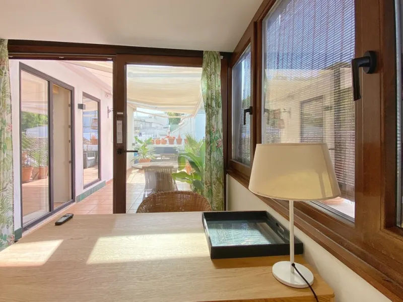 A unique and unrepeatable property, a beautiful one-bedroom penthouse apartment with a large, private, sunny terrace and beautiful unobstructed views over the Old Town.