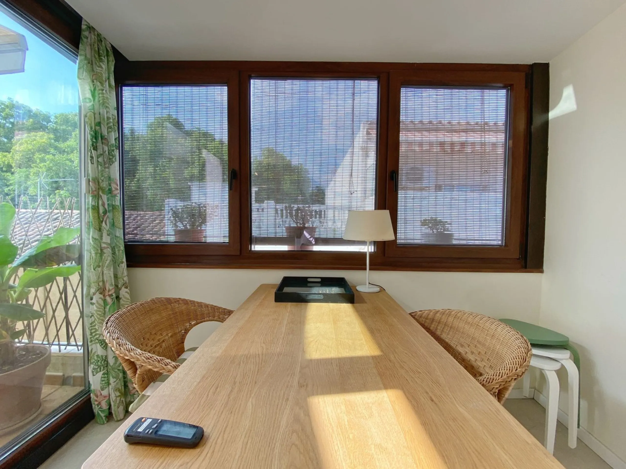 A unique and unrepeatable property, a beautiful one-bedroom penthouse apartment with a large, private, sunny terrace and beautiful unobstructed views over the Old Town.