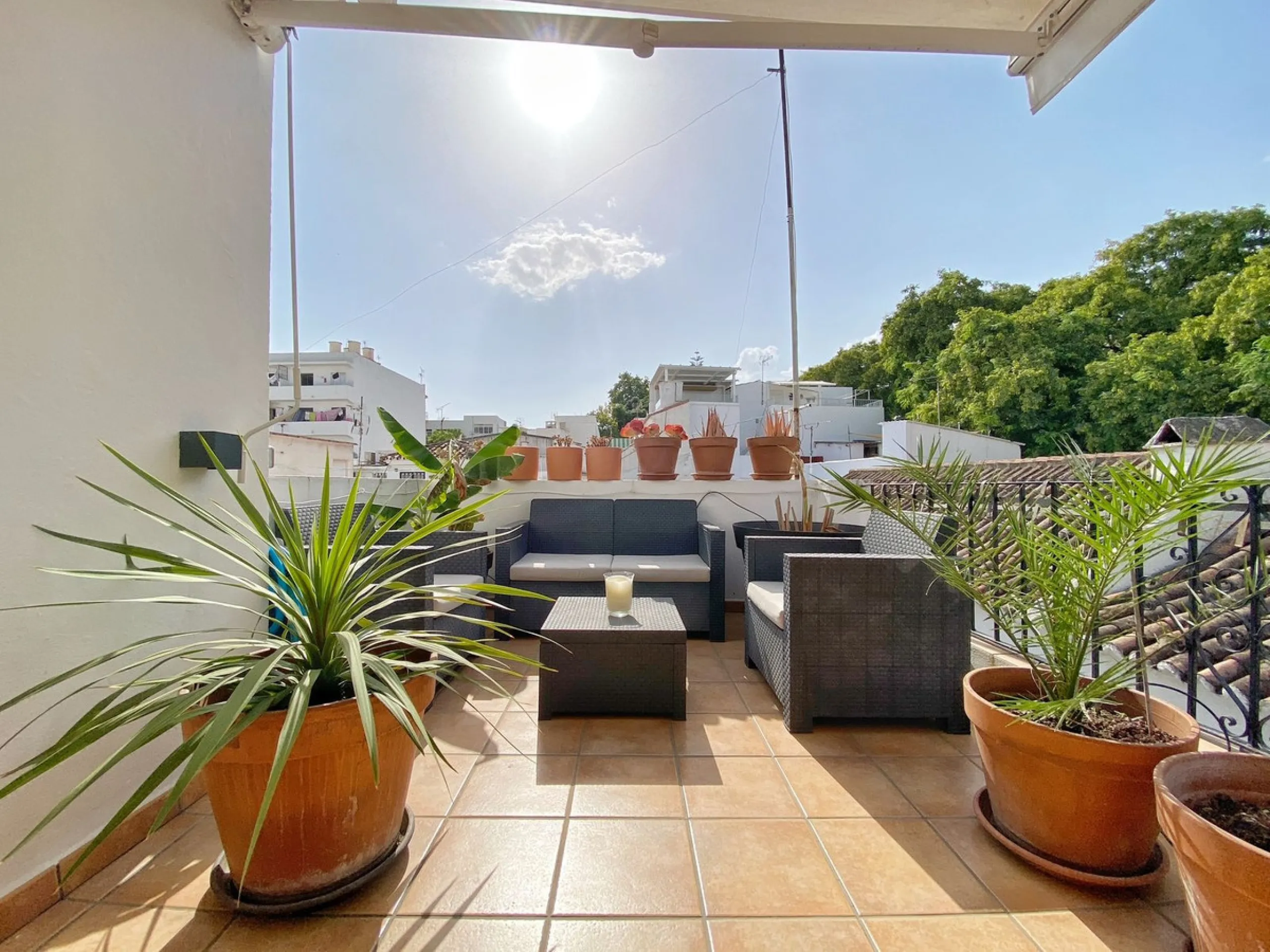 A unique and unrepeatable property, a beautiful one-bedroom penthouse apartment with a large, private, sunny terrace and beautiful unobstructed views over the Old Town.