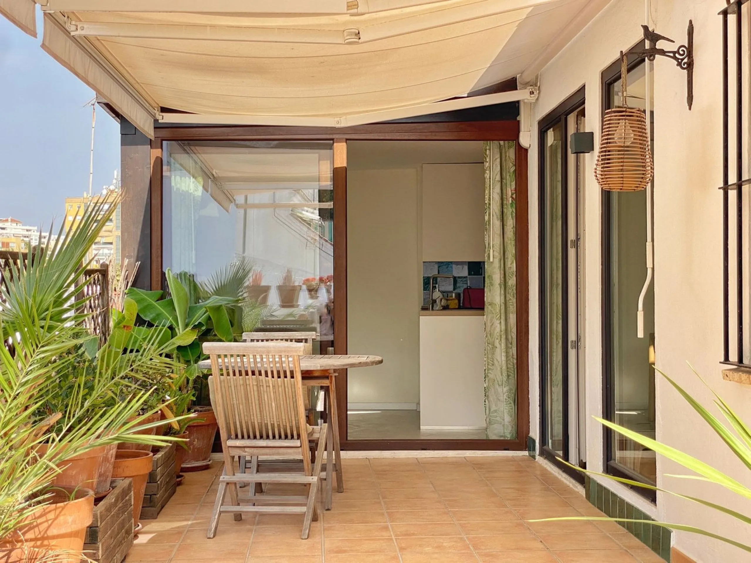 A unique and unrepeatable property, a beautiful one-bedroom penthouse apartment with a large, private, sunny terrace and beautiful unobstructed views over the Old Town.