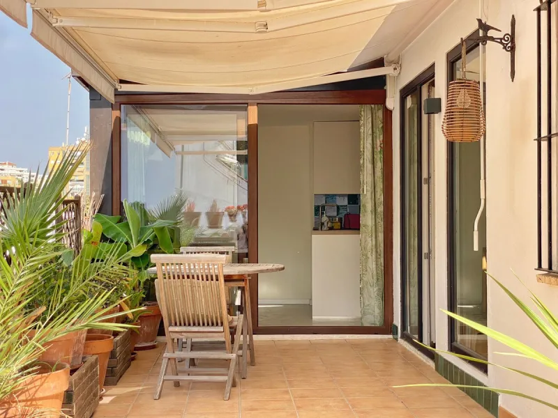 A unique and unrepeatable property, a beautiful one-bedroom penthouse apartment with a large, private, sunny terrace and beautiful unobstructed views over the Old Town.