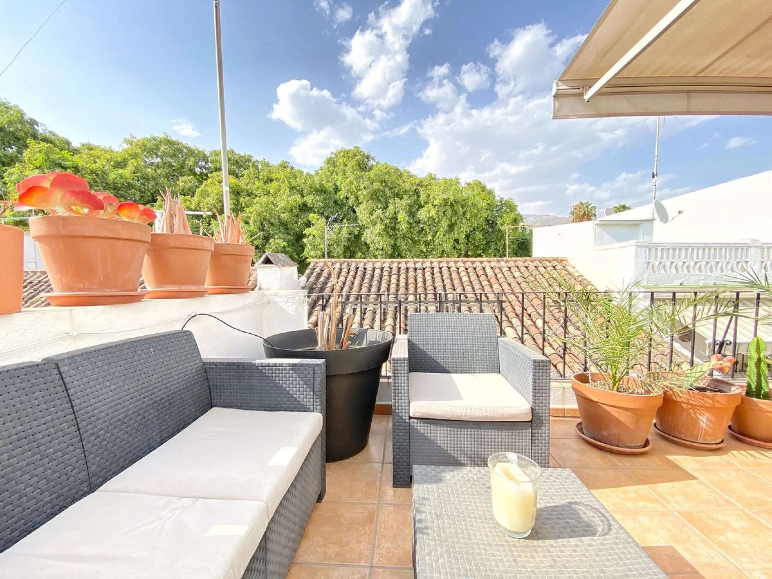 A unique and unrepeatable property, a beautiful one-bedroom penthouse apartment with a large, private, sunny terrace and beautiful unobstructed views over the Old Town.