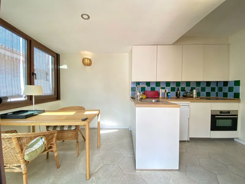 A unique and unrepeatable property, a beautiful one-bedroom penthouse apartment with a large, private, sunny terrace and beautiful unobstructed views over the Old Town.