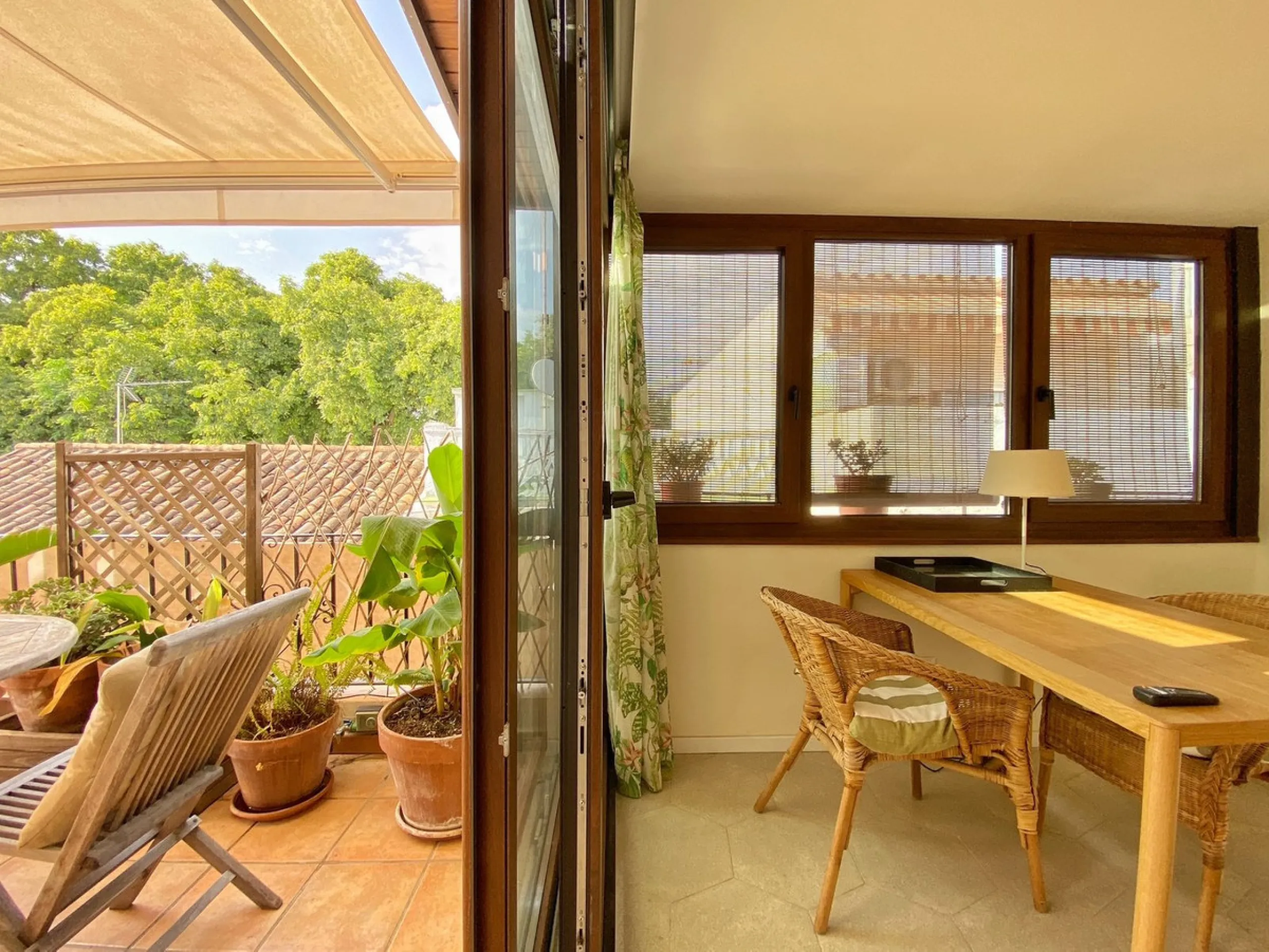 A unique and unrepeatable property, a beautiful one-bedroom penthouse apartment with a large, private, sunny terrace and beautiful unobstructed views over the Old Town.