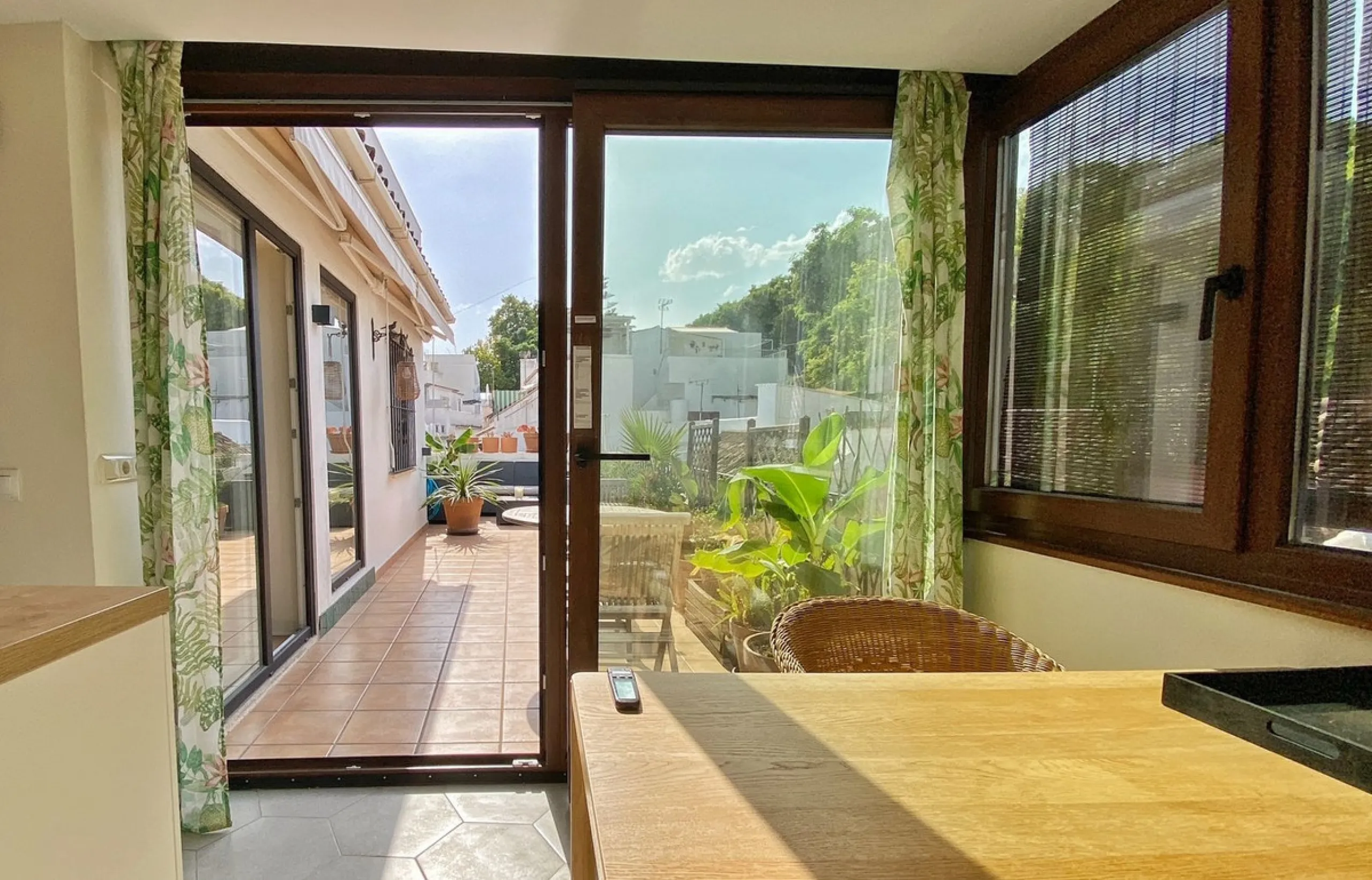 A unique and unrepeatable property, a beautiful one-bedroom penthouse apartment with a large, private, sunny terrace and beautiful unobstructed views over the Old Town.