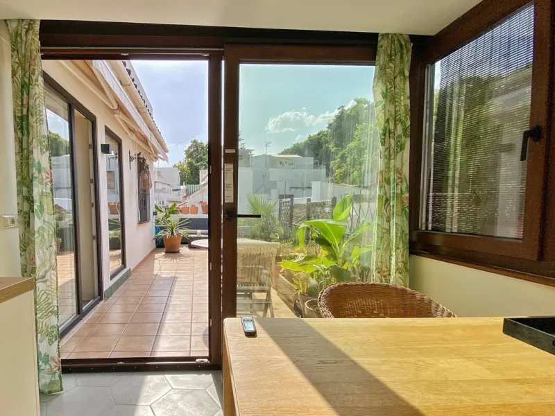 A unique and unrepeatable property, a beautiful one-bedroom penthouse apartment with a large, private, sunny terrace and beautiful unobstructed views over the Old Town.