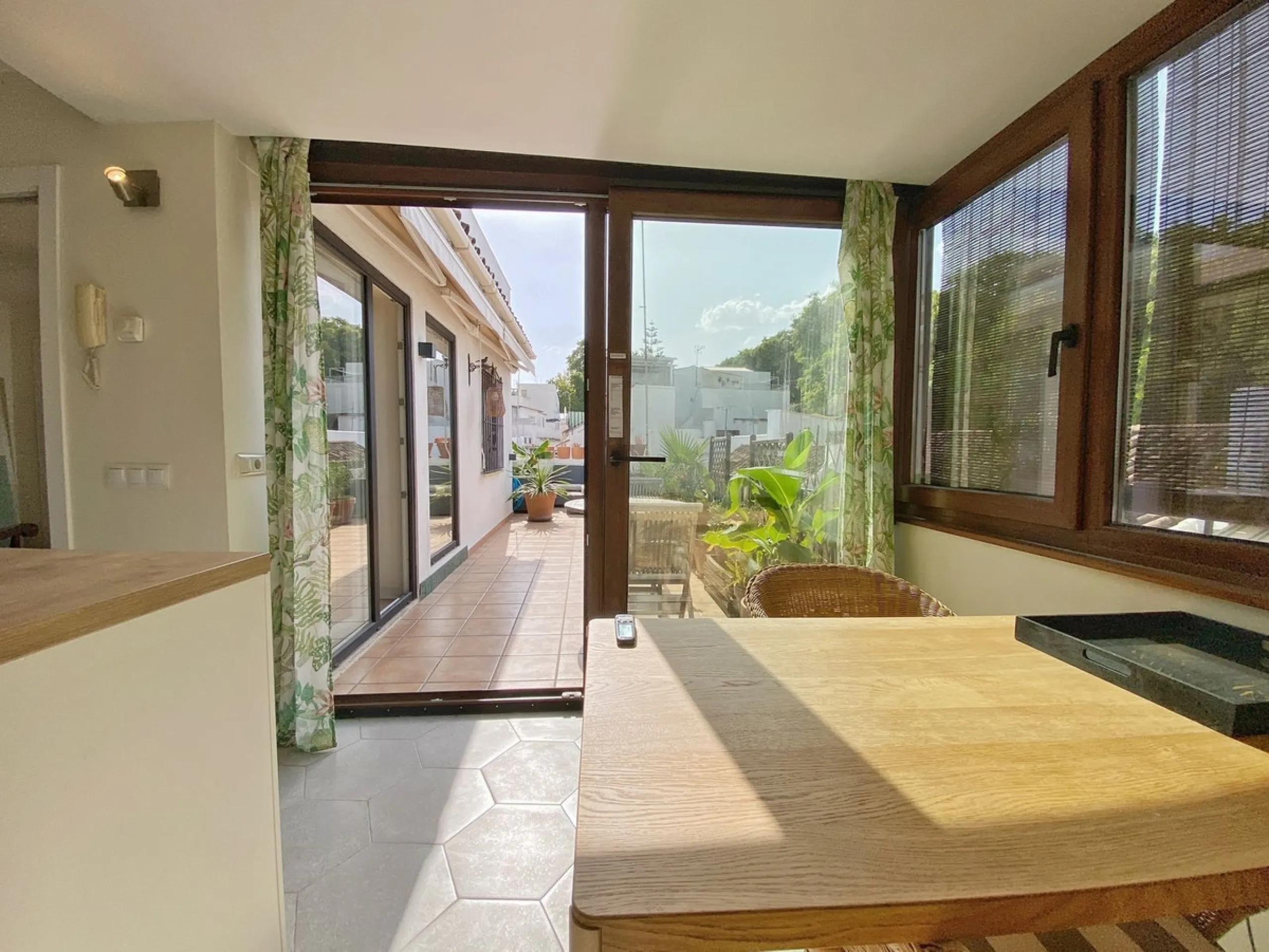 A unique and unrepeatable property, a beautiful one-bedroom penthouse apartment with a large, private, sunny terrace and beautiful unobstructed views over the Old Town.