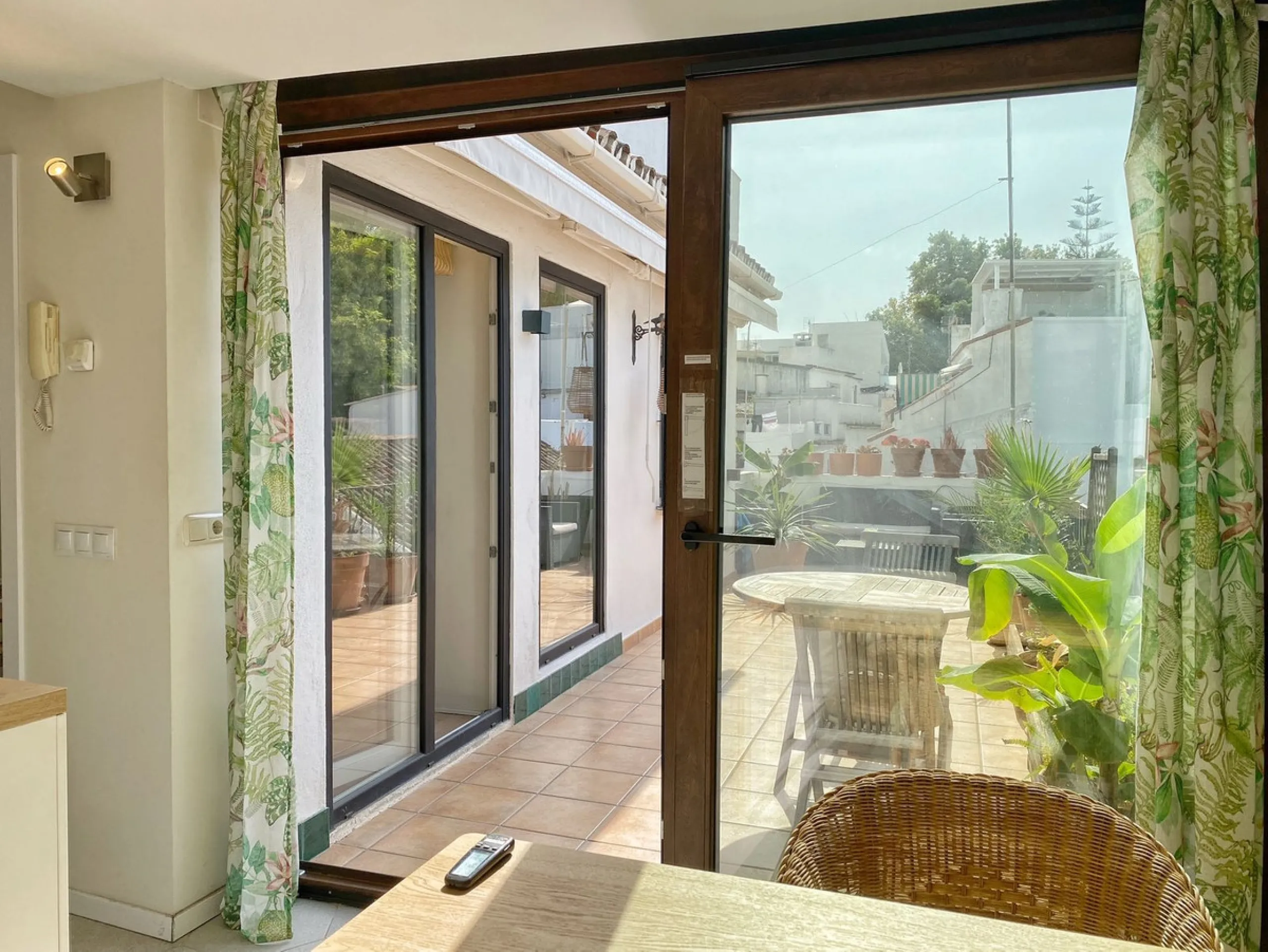 A unique and unrepeatable property, a beautiful one-bedroom penthouse apartment with a large, private, sunny terrace and beautiful unobstructed views over the Old Town.