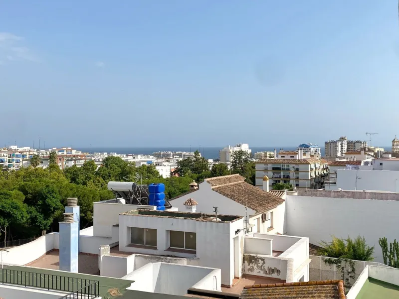 A unique and unrepeatable property, a beautiful one-bedroom penthouse apartment with a large, private, sunny terrace and beautiful unobstructed views over the Old Town.