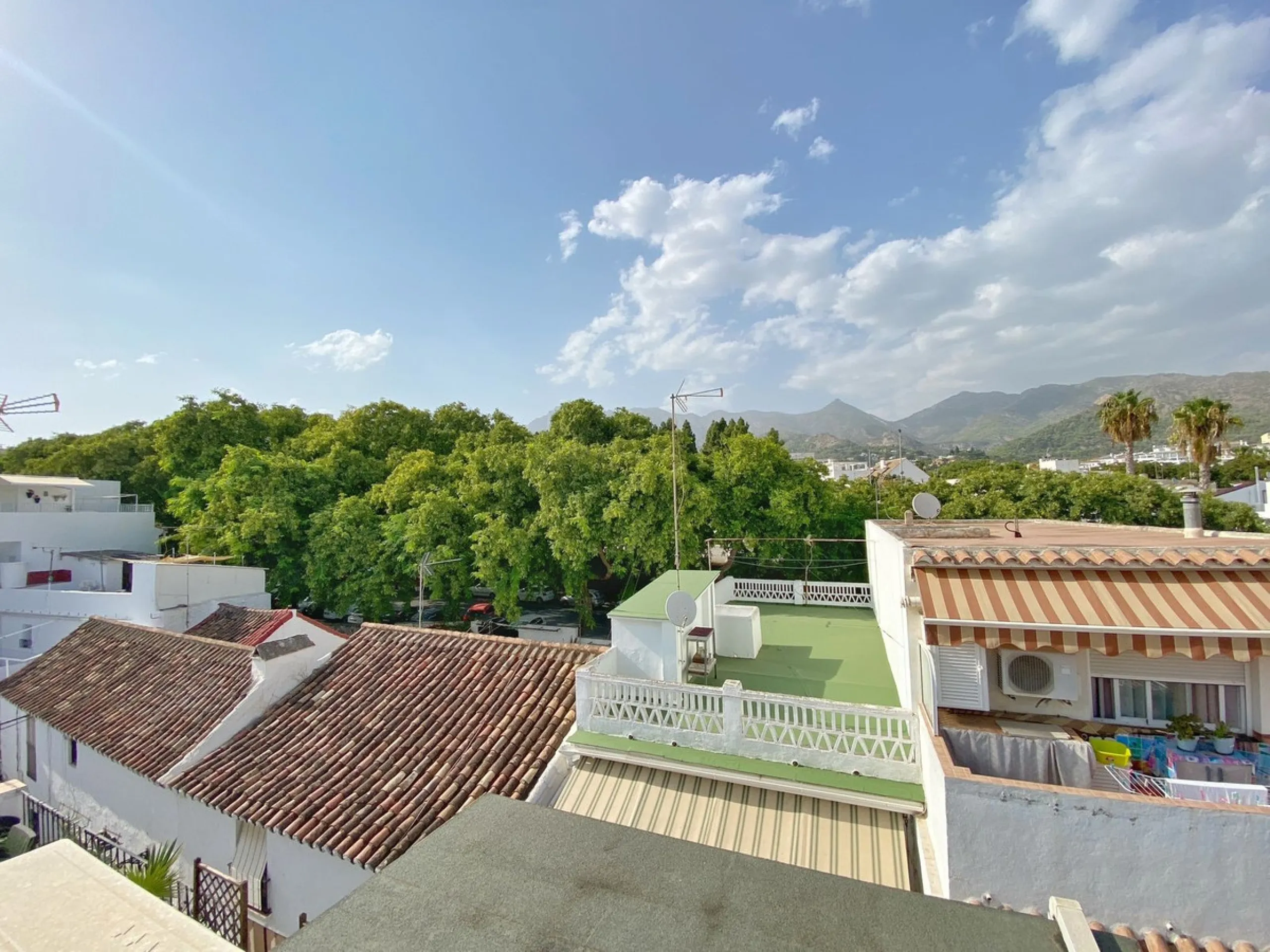 A unique and unrepeatable property, a beautiful one-bedroom penthouse apartment with a large, private, sunny terrace and beautiful unobstructed views over the Old Town.