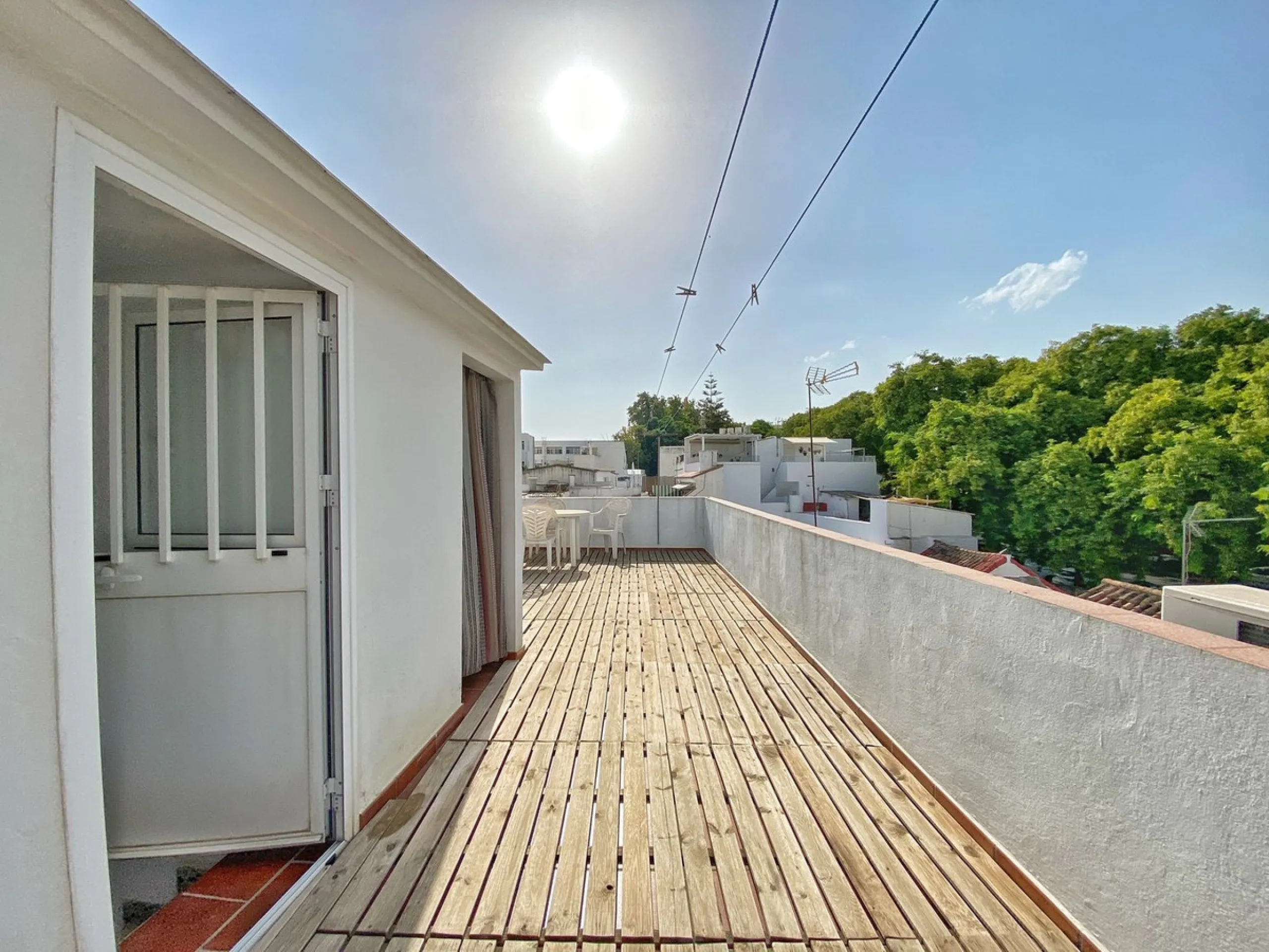 A unique and unrepeatable property, a beautiful one-bedroom penthouse apartment with a large, private, sunny terrace and beautiful unobstructed views over the Old Town.