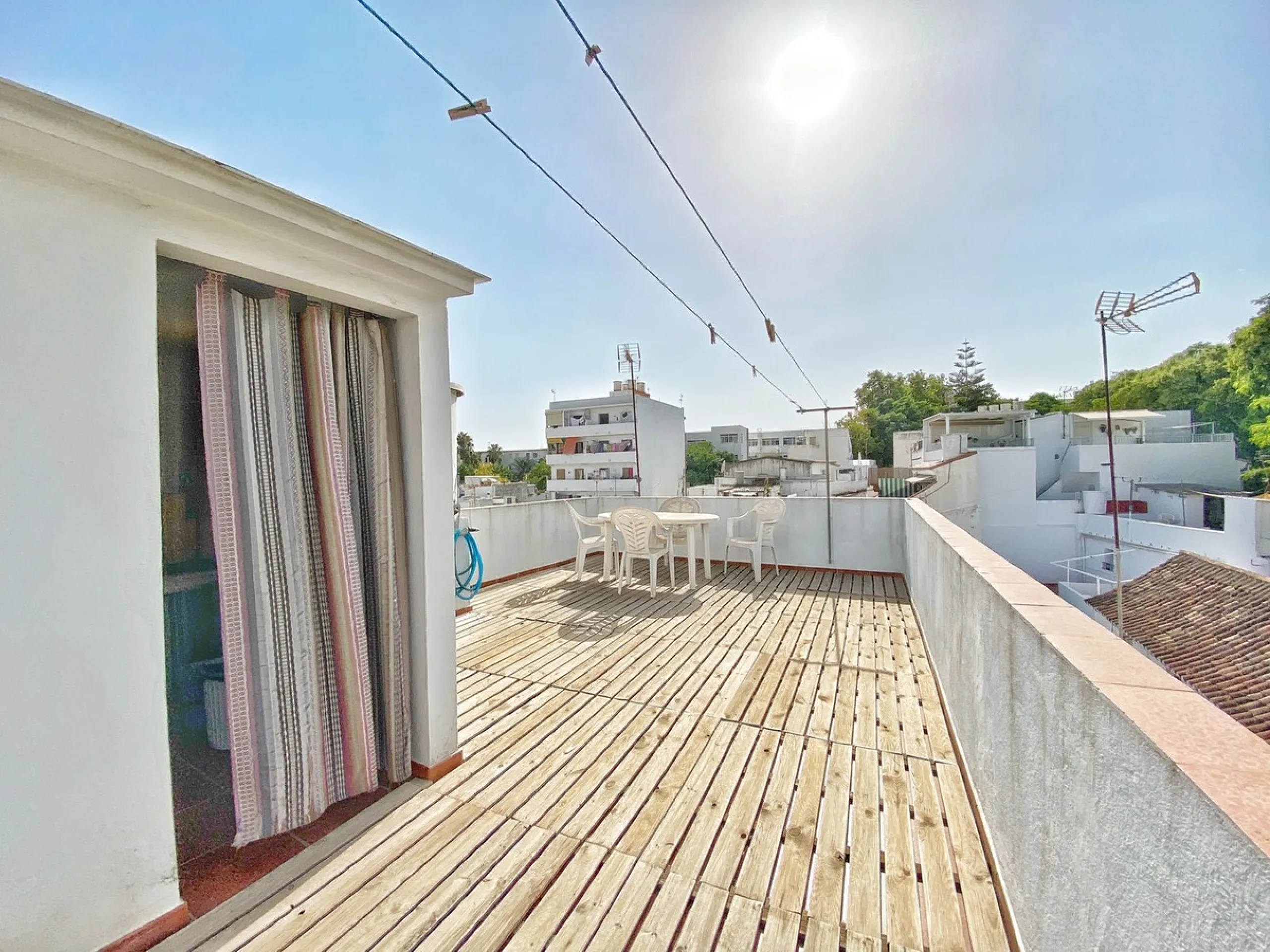 A unique and unrepeatable property, a beautiful one-bedroom penthouse apartment with a large, private, sunny terrace and beautiful unobstructed views over the Old Town.