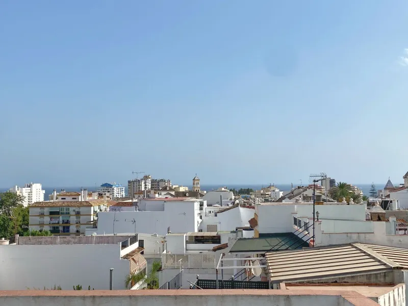 A unique and unrepeatable property, a beautiful one-bedroom penthouse apartment with a large, private, sunny terrace and beautiful unobstructed views over the Old Town.