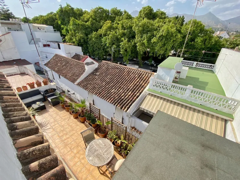 A unique and unrepeatable property, a beautiful one-bedroom penthouse apartment with a large, private, sunny terrace and beautiful unobstructed views over the Old Town.