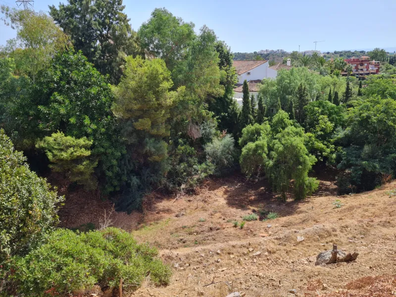 Discover an opportunity to build your dream home in the highly sought-after and ultra-private enclave of Hacienda Las Chapas. Tucked away in serene natural surroundings yet only minutes from the main road, this location offers the best of both worlds: Com