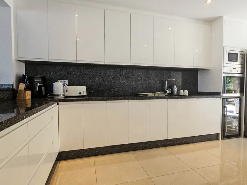 Experience luxury in this refurbished and modified semi-detached home featuring 4 bedrooms, 4 bathrooms, multiple terraces, and breathtaking panoramic views. Enjoy a private garden, private pool, and roof terrace with jacuzzi—all in a tranquil, private lo