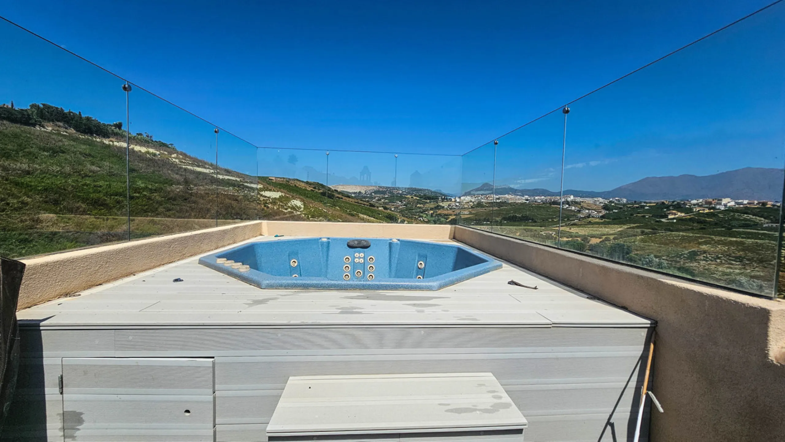 Experience luxury in this refurbished and modified semi-detached home featuring 4 bedrooms, 4 bathrooms, multiple terraces, and breathtaking panoramic views. Enjoy a private garden, private pool, and roof terrace with jacuzzi—all in a tranquil, private lo
