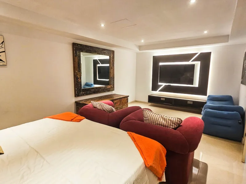Experience luxury in this refurbished and modified semi-detached home featuring 4 bedrooms, 4 bathrooms, multiple terraces, and breathtaking panoramic views. Enjoy a private garden, private pool, and roof terrace with jacuzzi—all in a tranquil, private lo