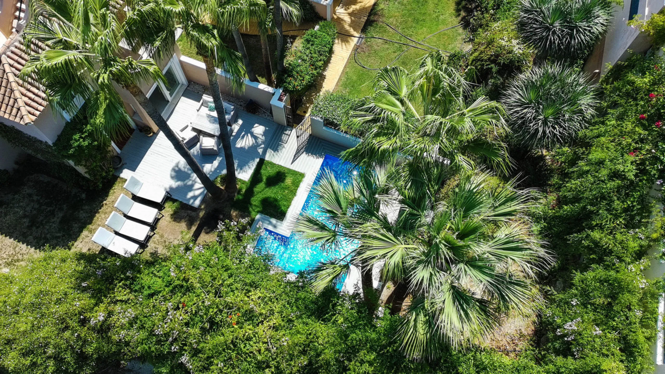 Experience luxury in this refurbished and modified semi-detached home featuring 4 bedrooms, 4 bathrooms, multiple terraces, and breathtaking panoramic views. Enjoy a private garden, private pool, and roof terrace with jacuzzi—all in a tranquil, private lo