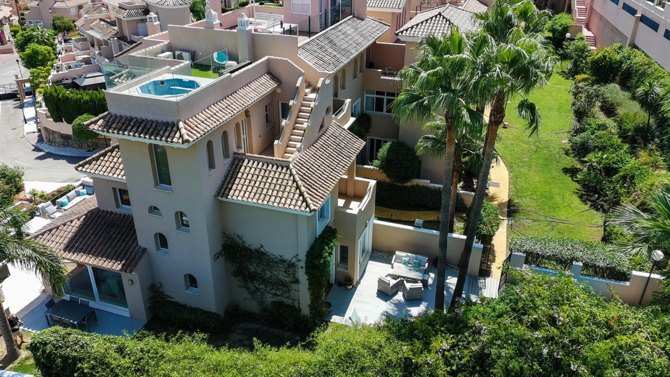 Experience luxury in this refurbished and modified semi-detached home featuring 4 bedrooms, 4 bathrooms, multiple terraces, and breathtaking panoramic views. Enjoy a private garden, private pool, and roof terrace with jacuzzi—all in a tranquil, private lo