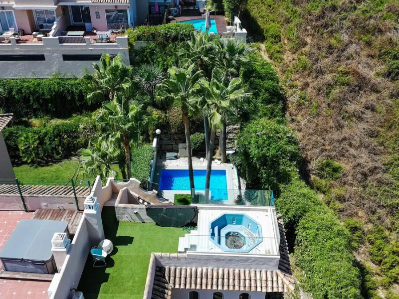 Experience luxury in this refurbished and modified semi-detached home featuring 4 bedrooms, 4 bathrooms, multiple terraces, and breathtaking panoramic views. Enjoy a private garden, private pool, and roof terrace with jacuzzi—all in a tranquil, private lo